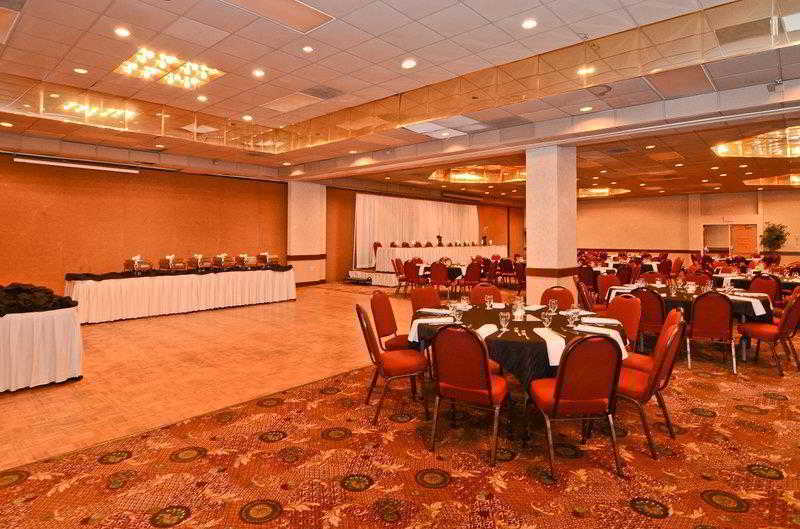 Ramada By Wyndham Fargo Hotel Facilities photo