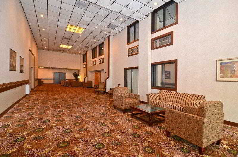 Ramada By Wyndham Fargo Hotel Interior photo