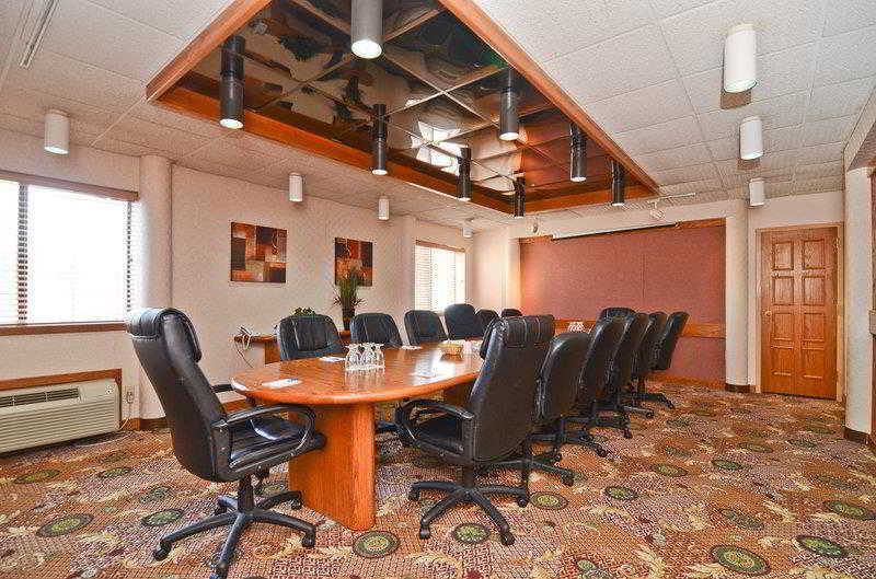 Ramada By Wyndham Fargo Hotel Business photo