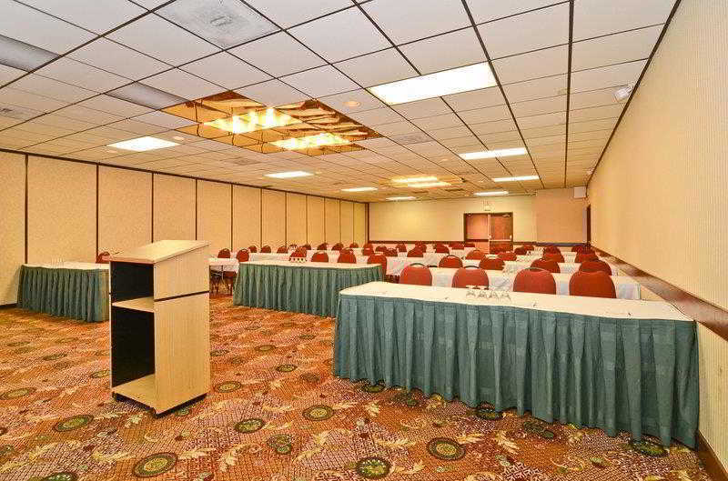 Ramada By Wyndham Fargo Hotel Business photo