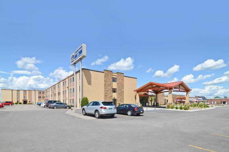 Ramada By Wyndham Fargo Hotel Exterior photo