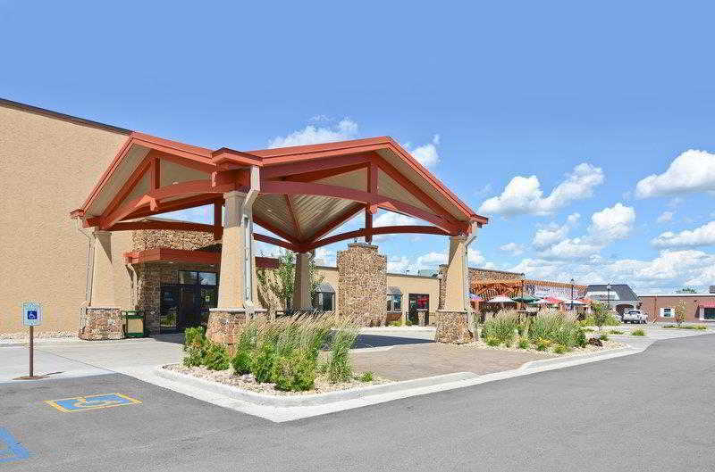 Ramada By Wyndham Fargo Hotel Exterior photo